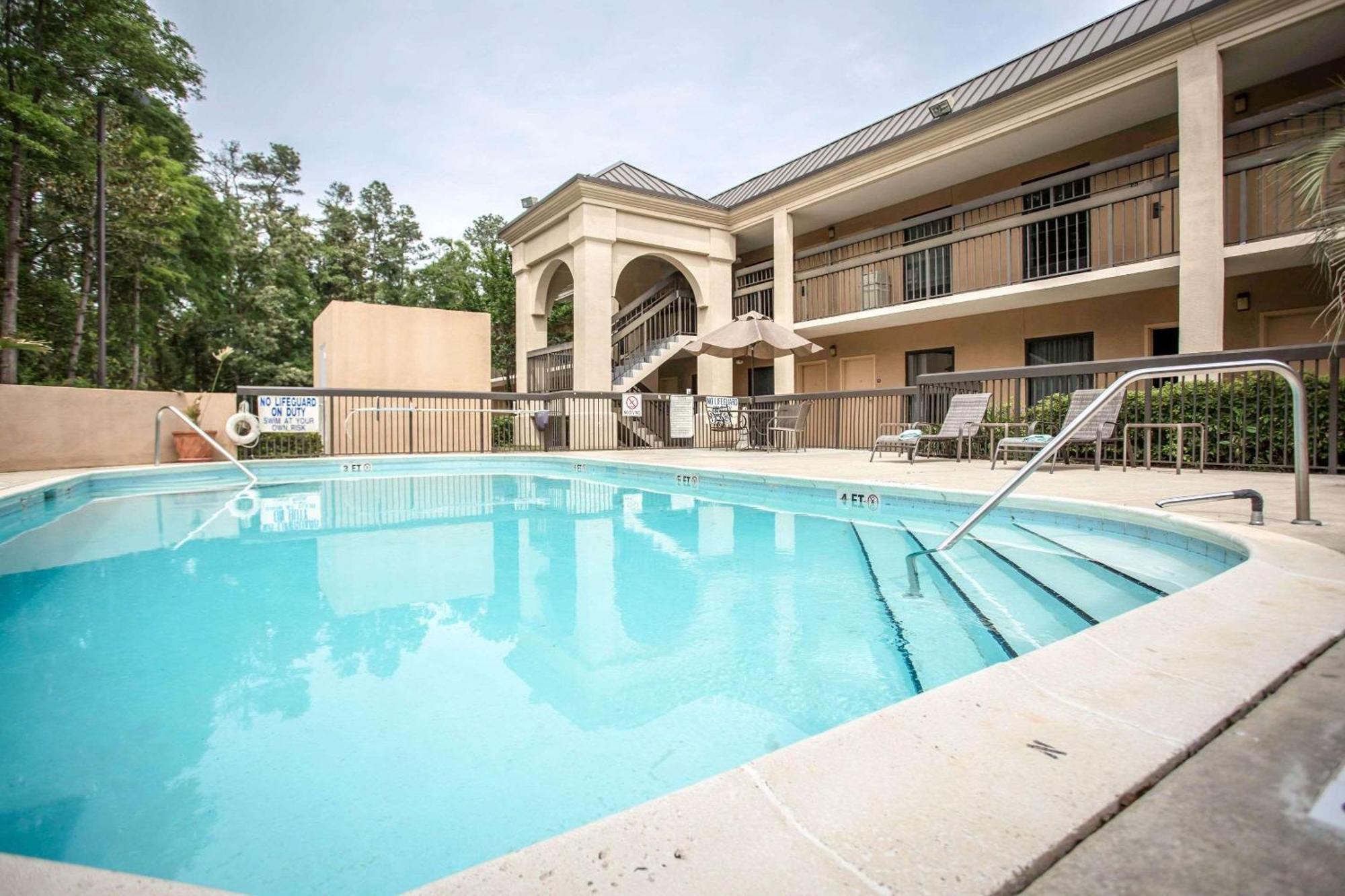 Clarion Inn & Suites Aiken South Exterior foto