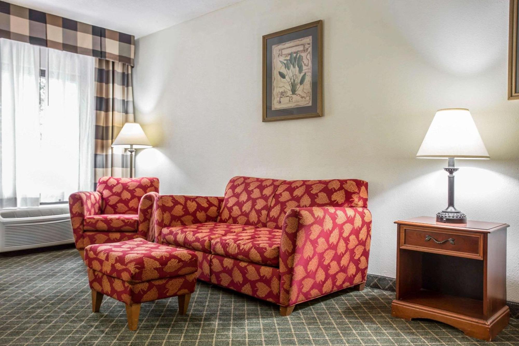 Clarion Inn & Suites Aiken South Exterior foto