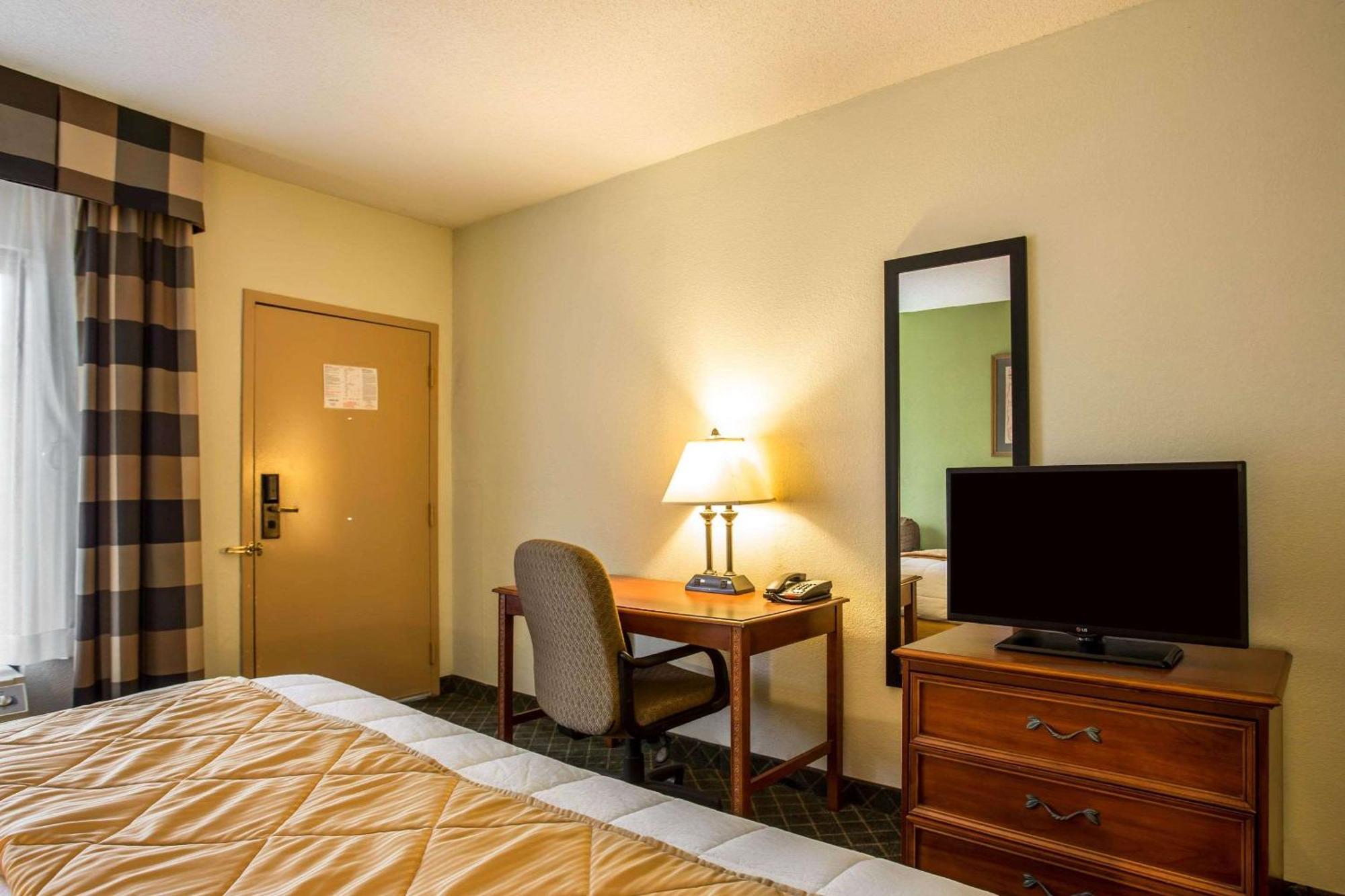 Clarion Inn & Suites Aiken South Exterior foto